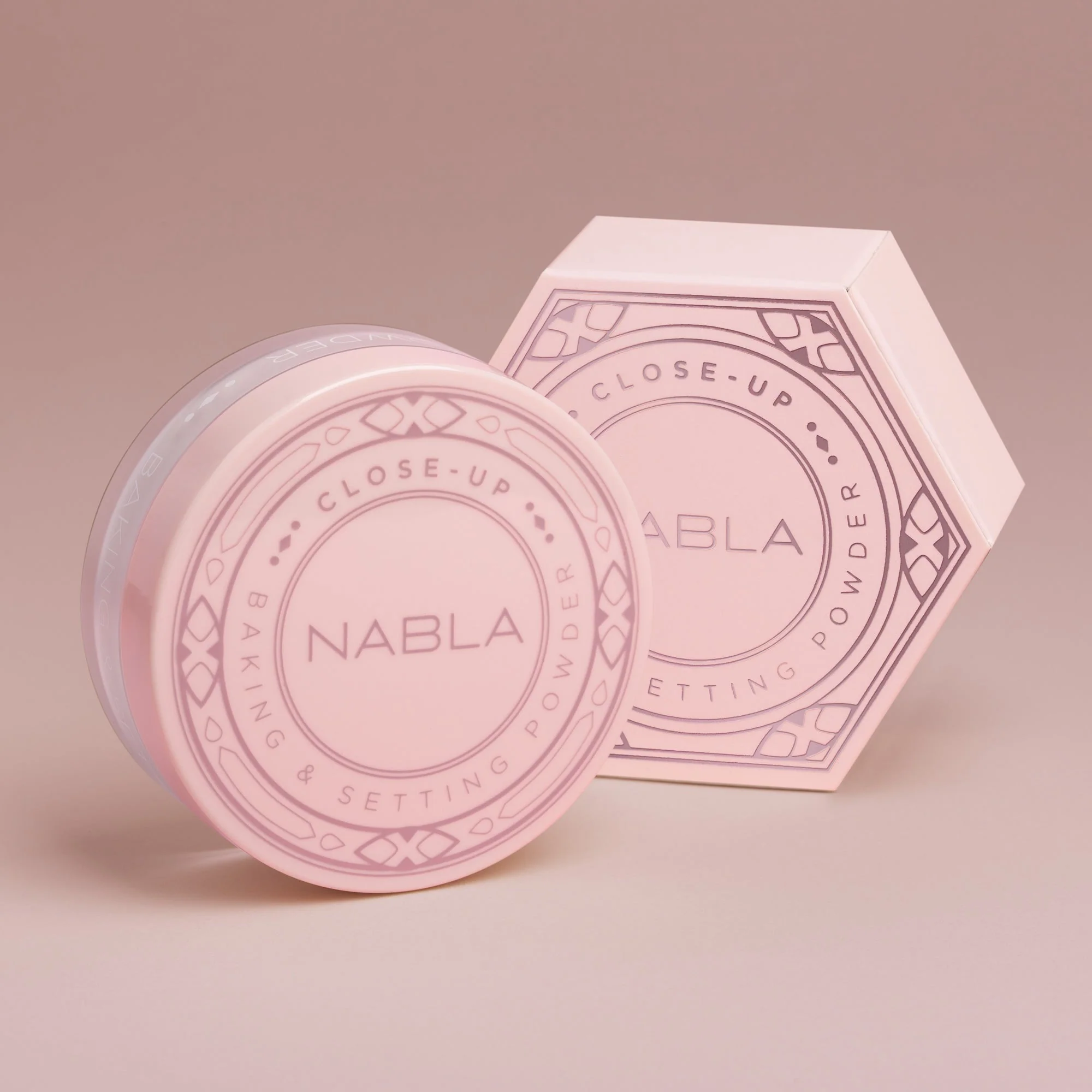 Close-Up Baking & Setting Powder - Image 3