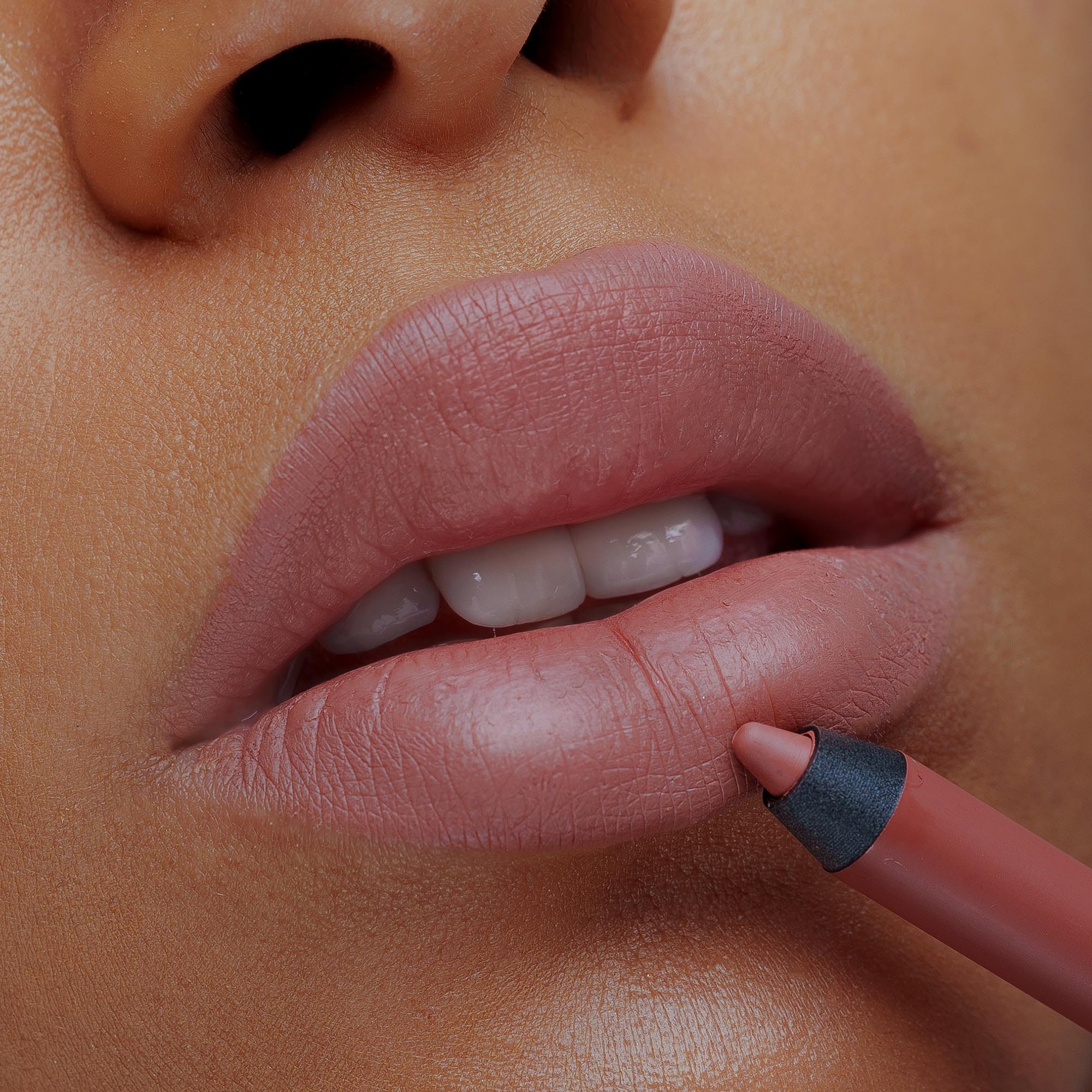 Close-Up Lip Shaper - Image 3