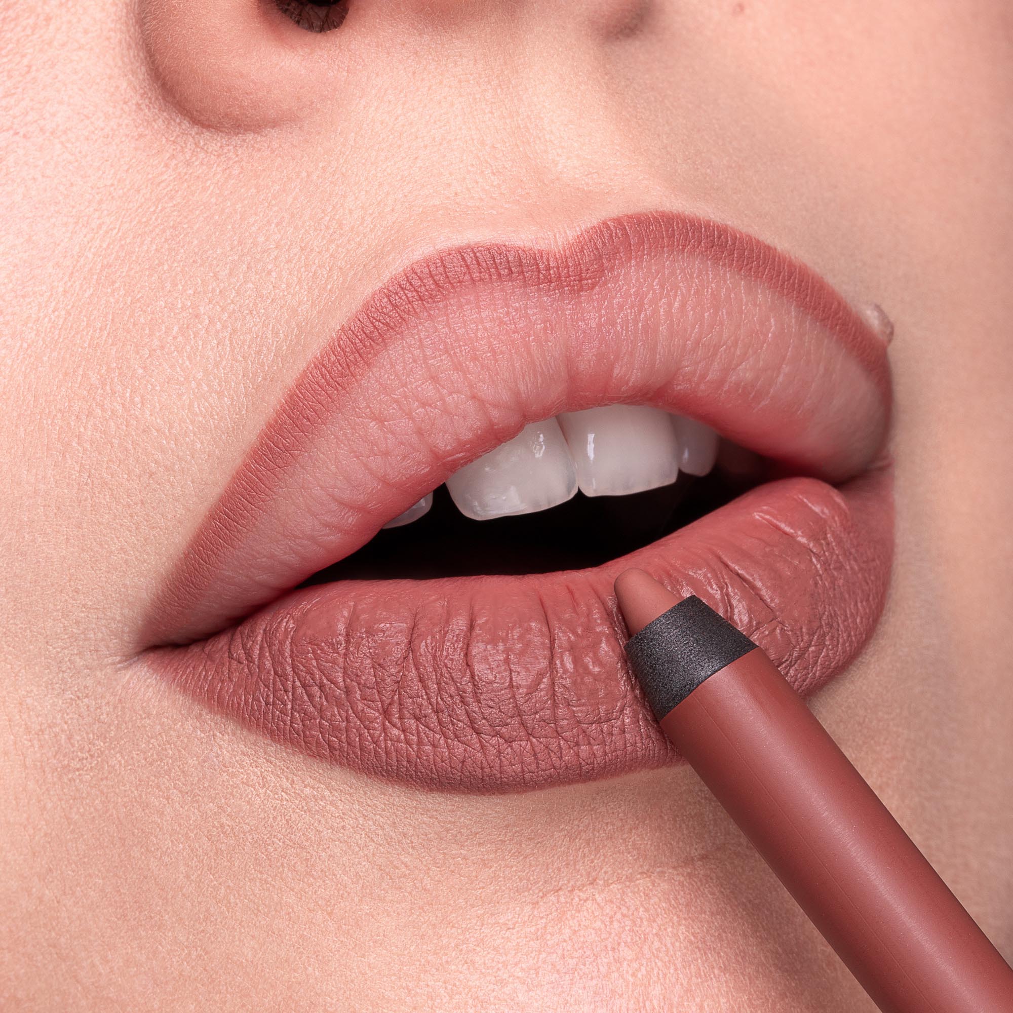 Close-Up Lip Shaper - Image 38
