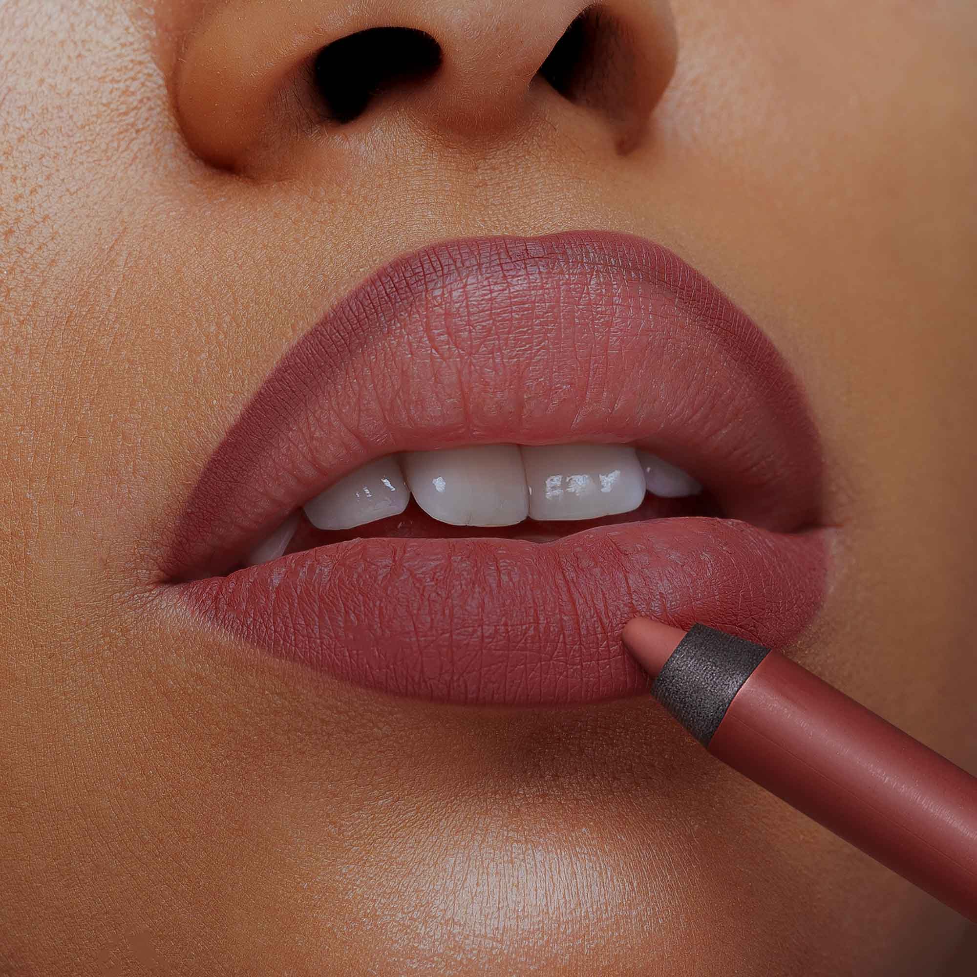 Close-Up Lip Shaper - Image 45