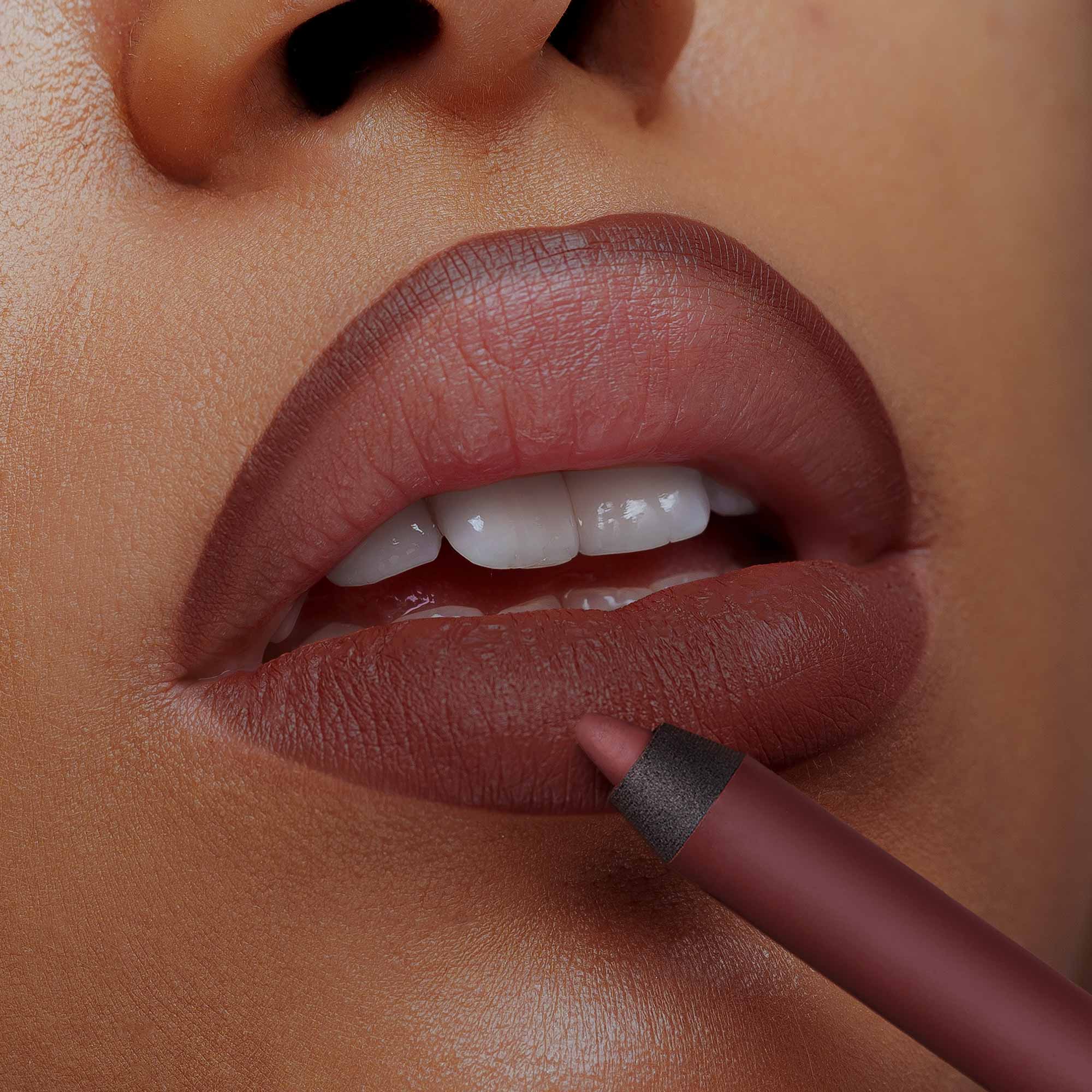 Close-Up Lip Shaper - Image 57