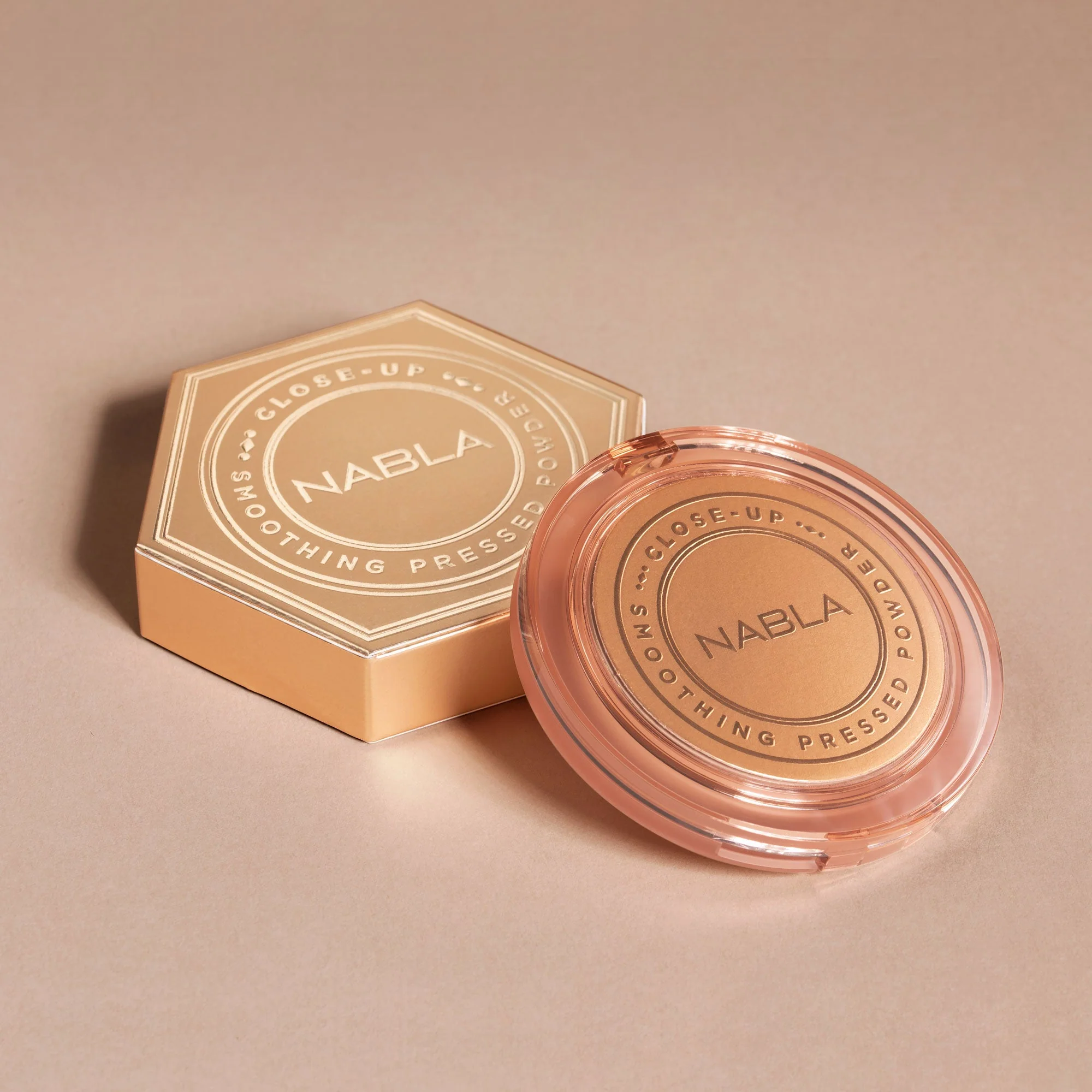 Close-Up Smoothing Pressed Powder - Image 9